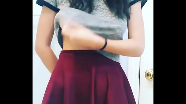 Chica Colegiala Tetona Caliente Se Quita La Tanga En La Webcam